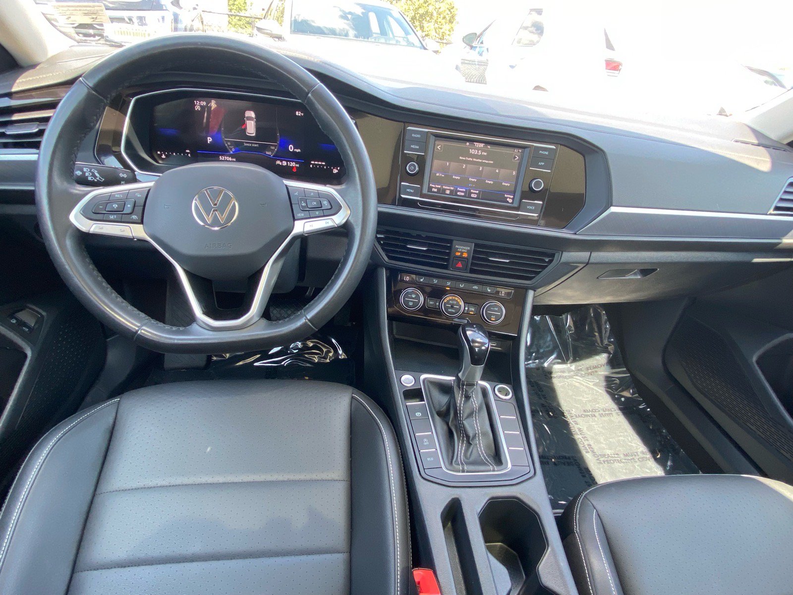 Certified 2024 Volkswagen Jetta SE w/ Panoramic Sunroof Package FWD image 11