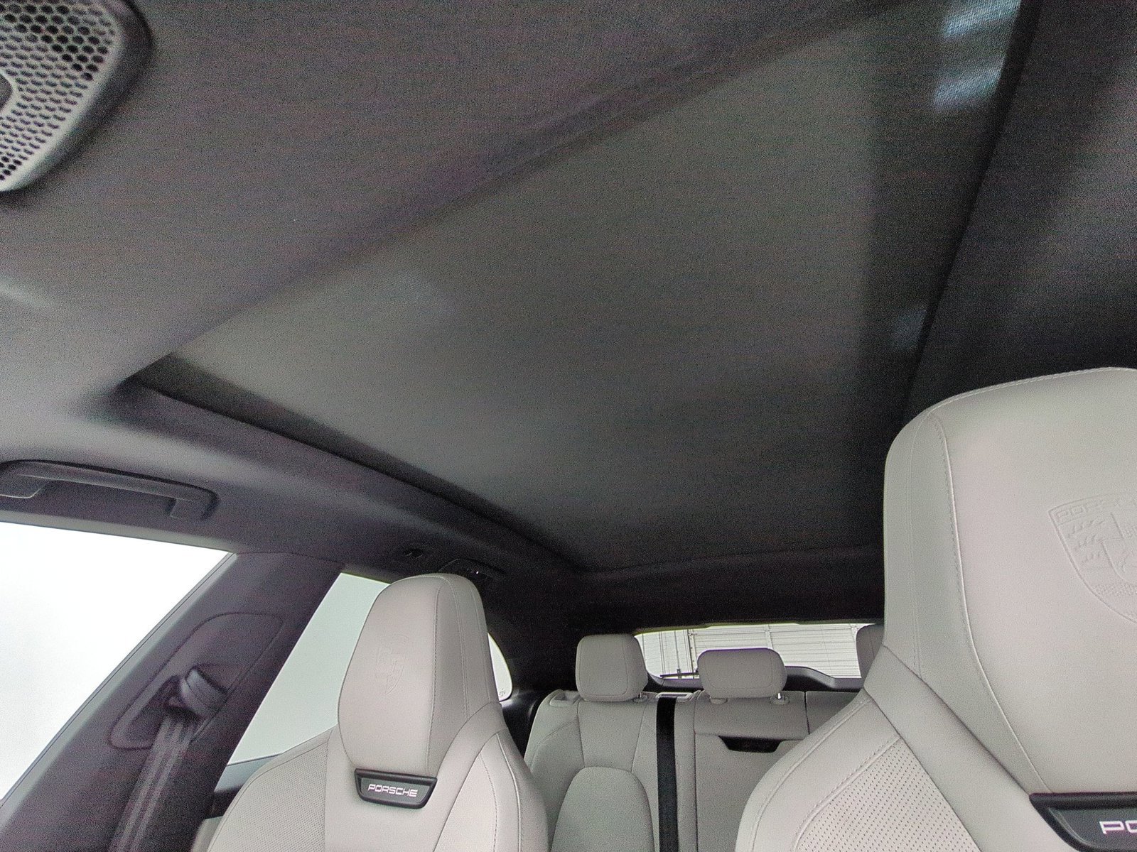 Certified 2025 Porsche Macan 4 Electric image 17