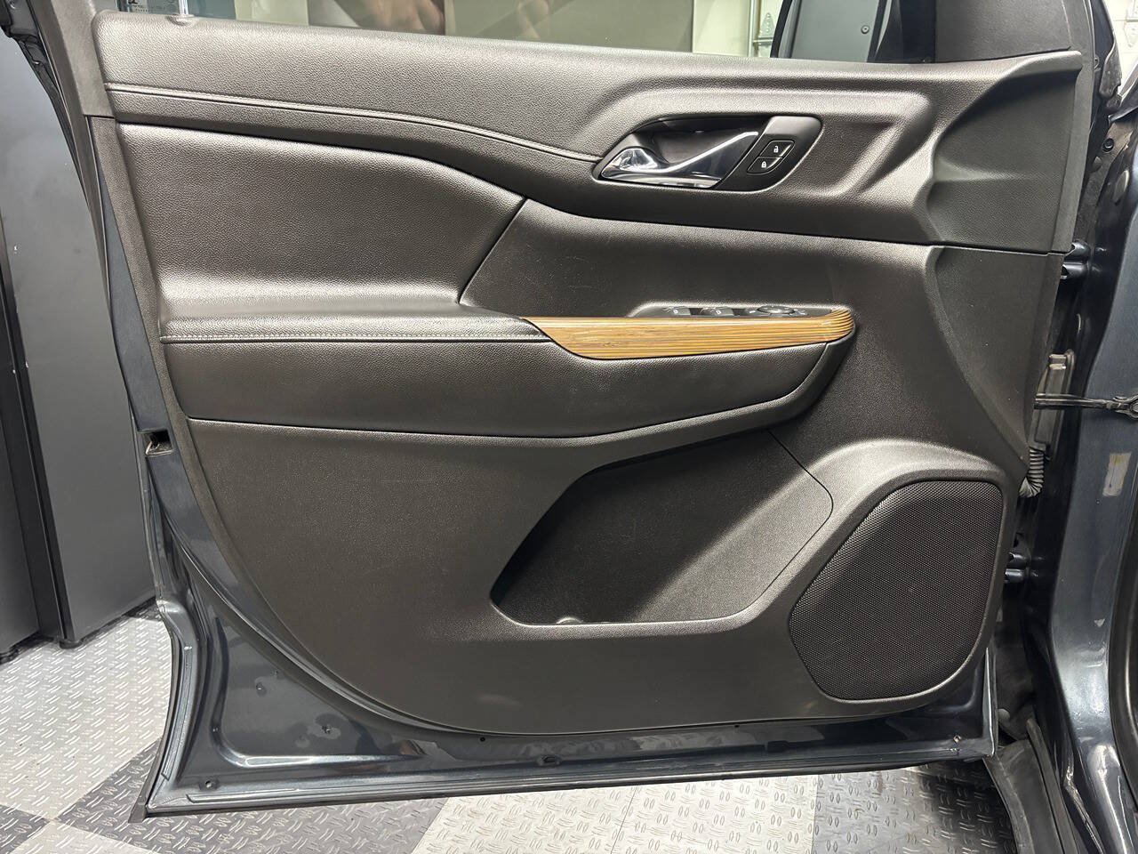 Used 2019 GMC Acadia SLE w/ LPO, Floor Liner Package FWD image 13