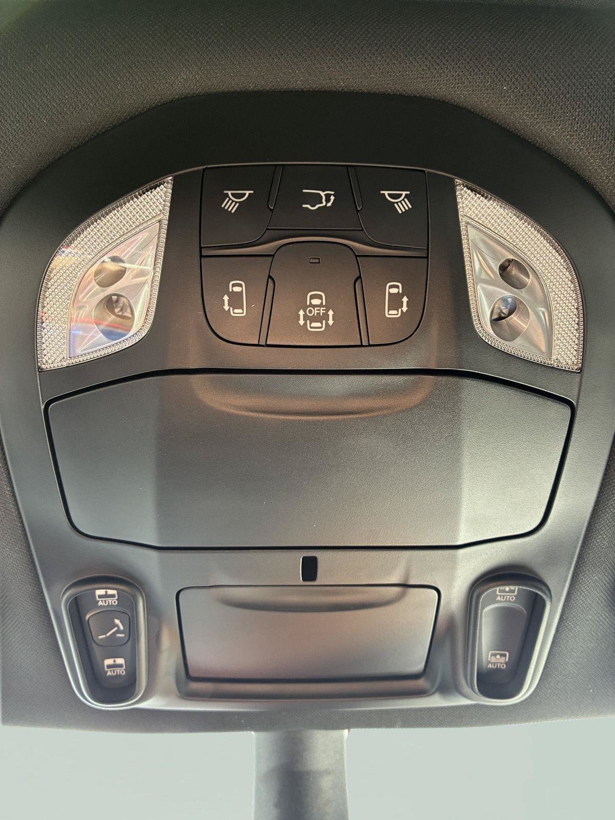 Used 2024 Chrysler Pacifica Premium FWD image 38