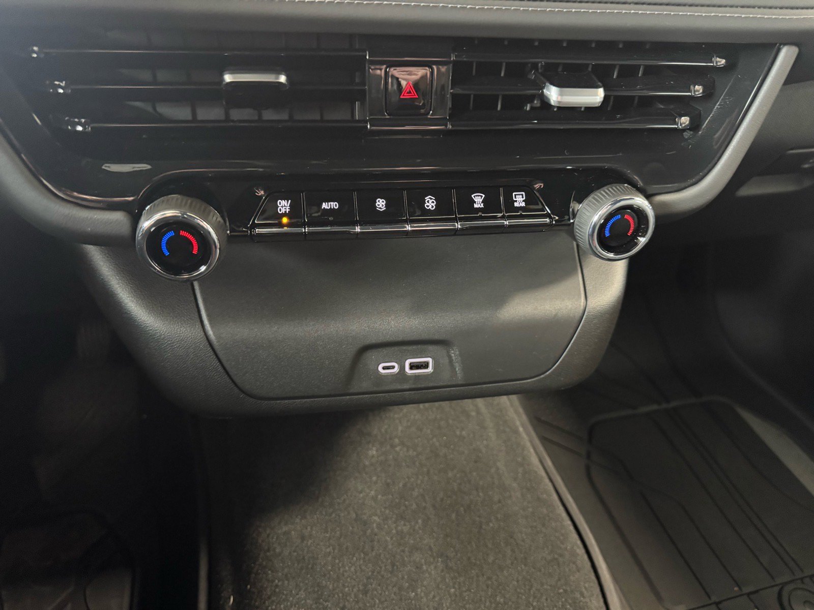 Used 2025 Chevrolet Suburban LS image 20