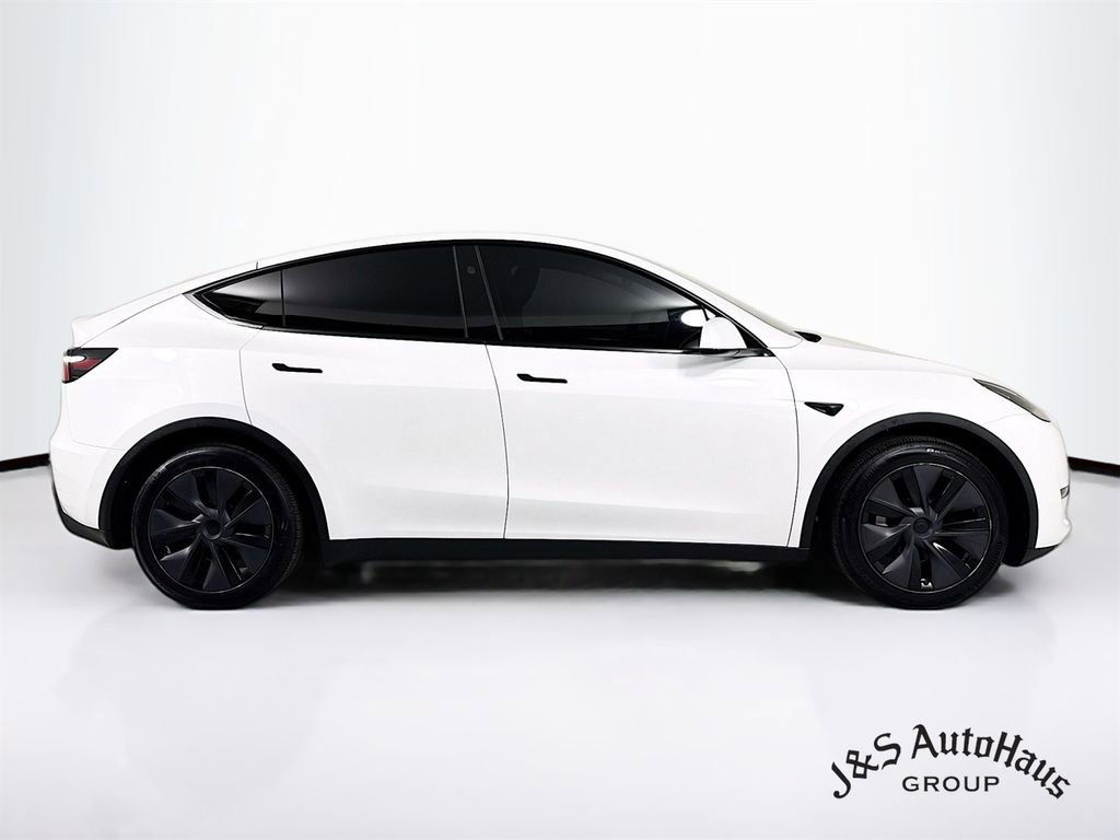 Used 2025 Tesla Model Y Long Range image 8