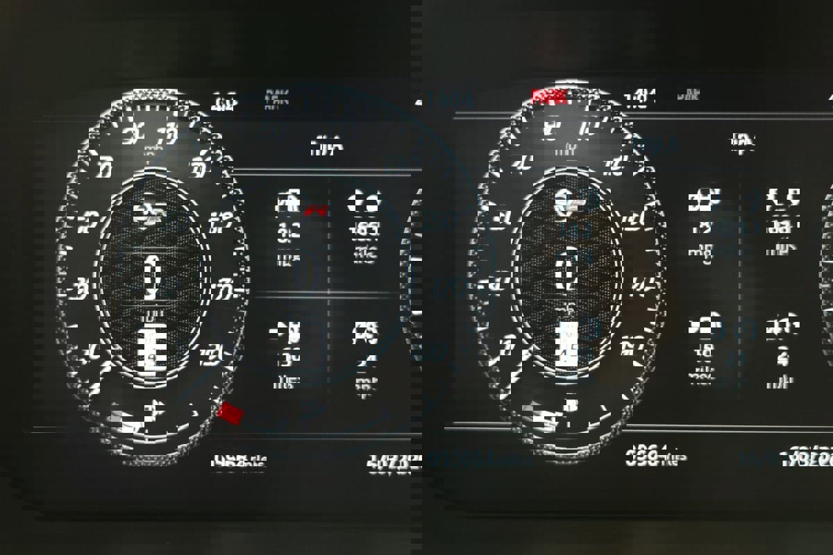 Used 2018 Land Rover Range Rover Sport SVR image 12