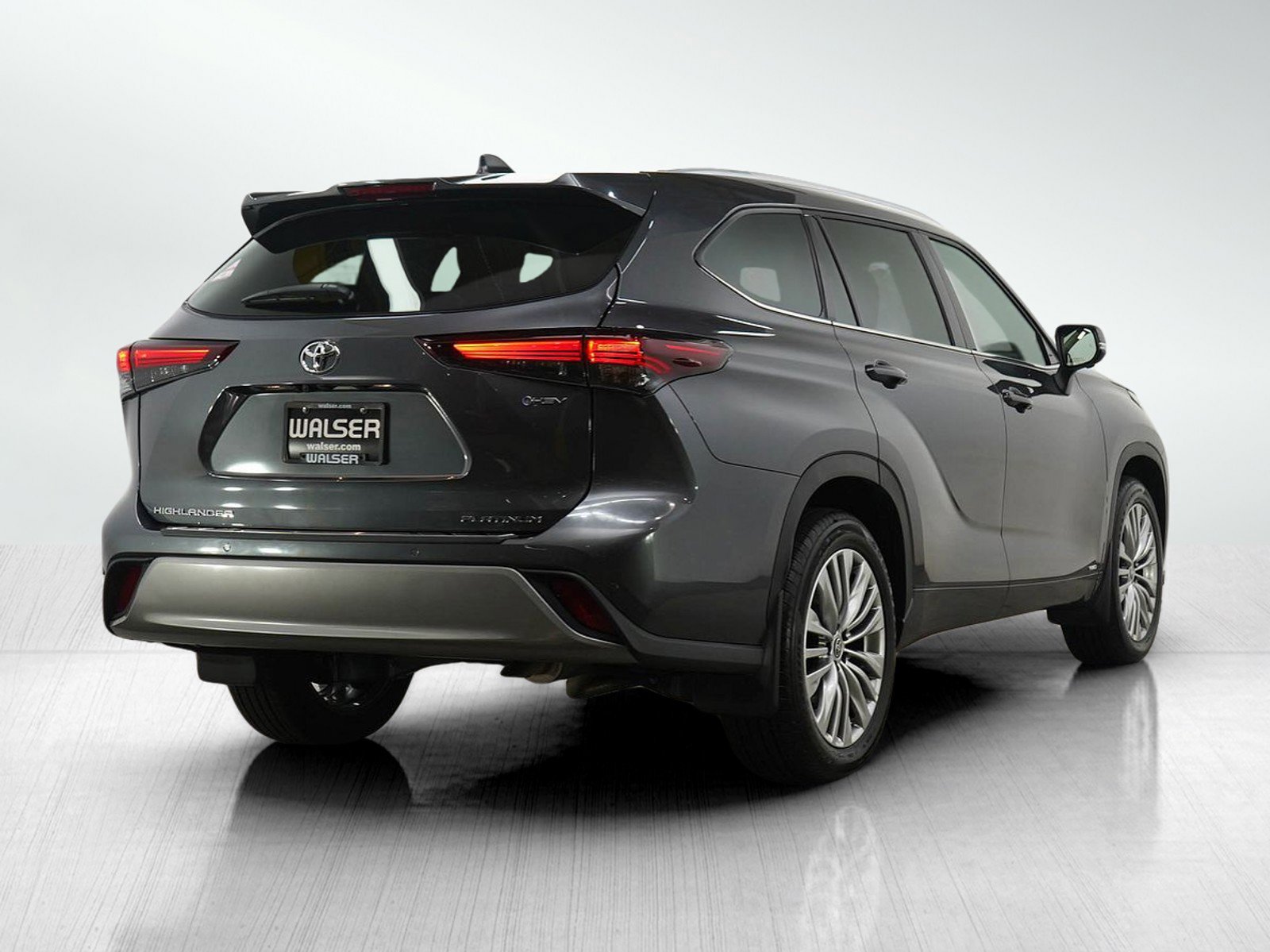 Used 2025 Toyota Highlander Platinum image 5