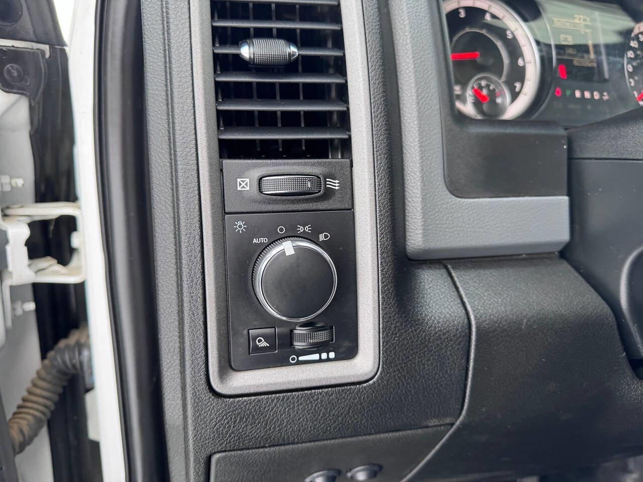 Used 2018 RAM 2500 Tradesman w/ Chrome Appearance Group image 14