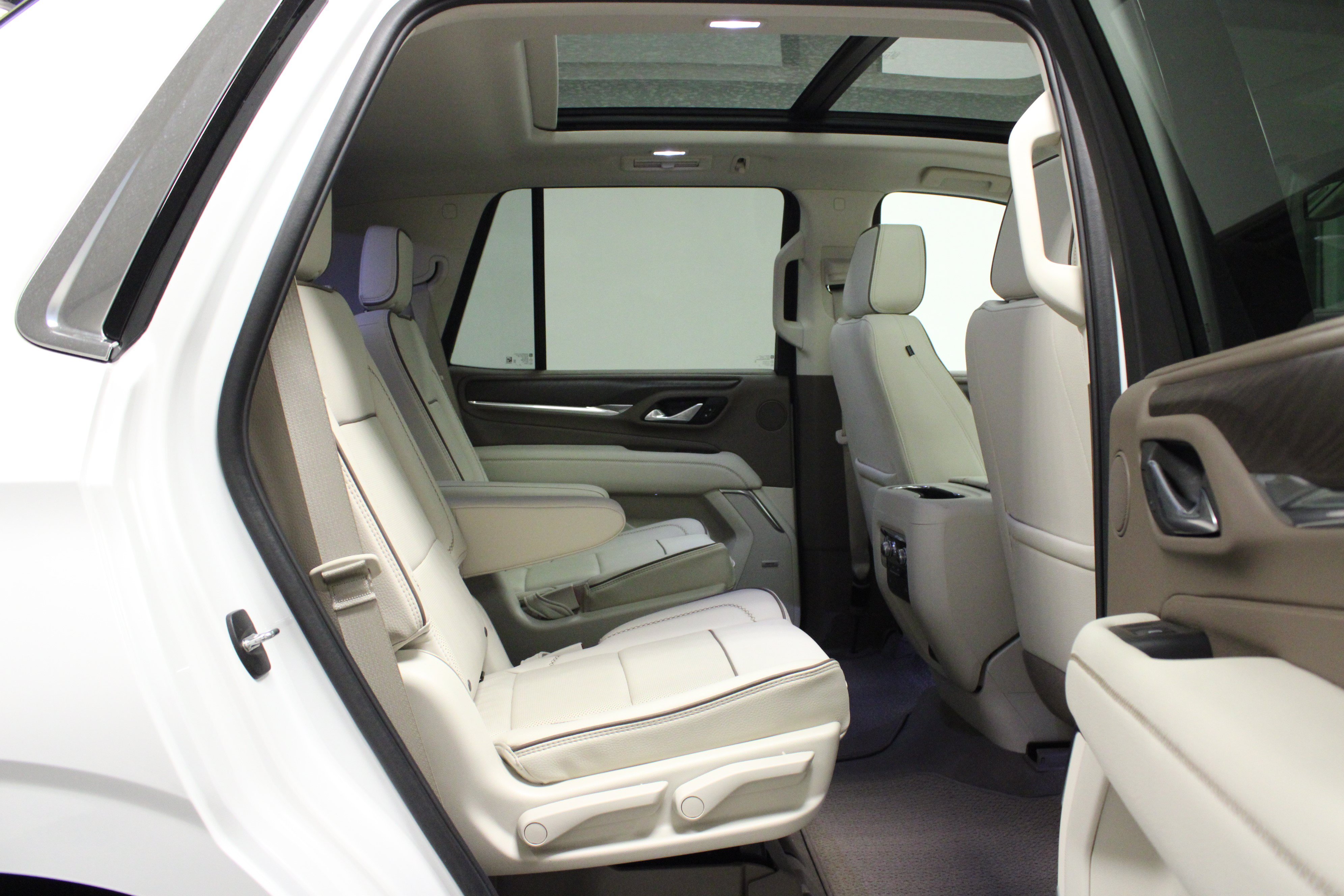 Used 2024 GMC Yukon Denali AWD/4WD image 15