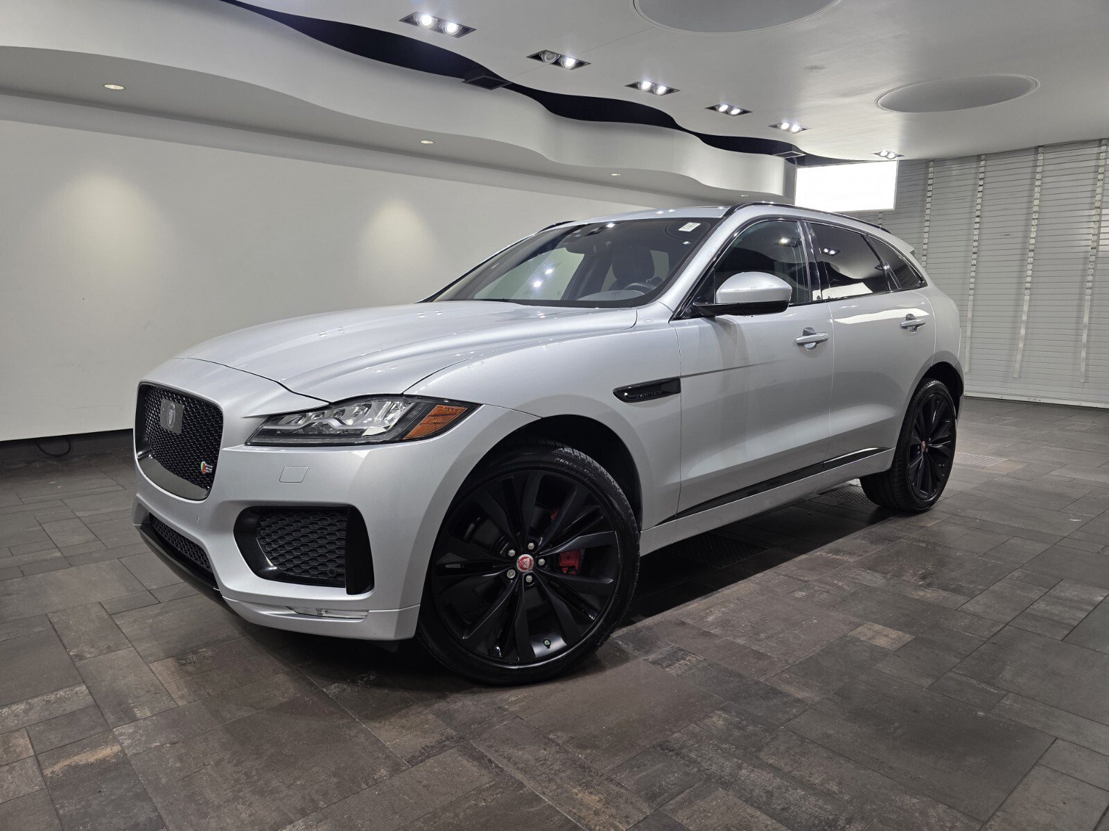 Certified 2020 Jaguar F-PACE S AWD/4WD image 1