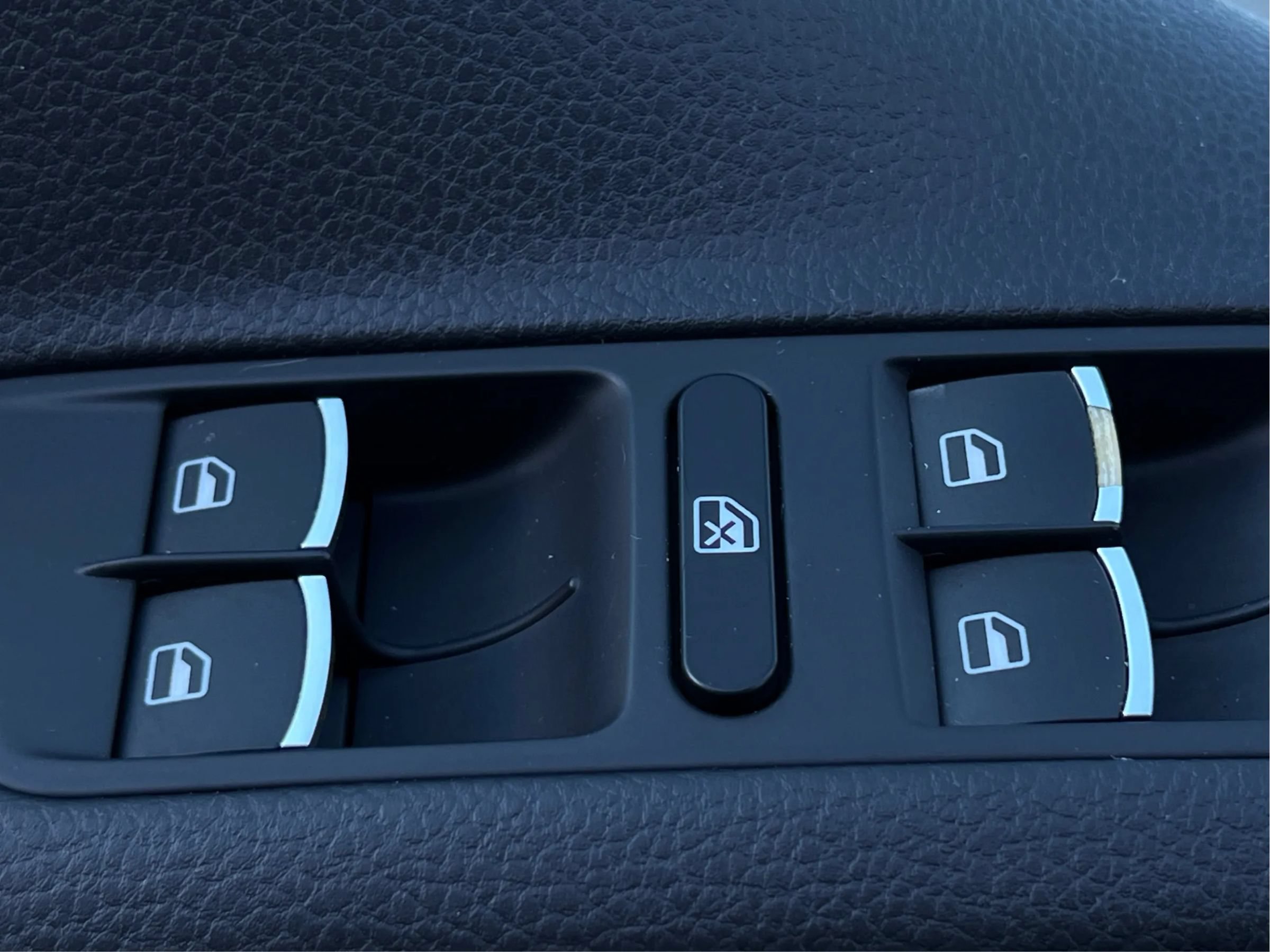 Used 2017 Volkswagen Tiguan Wolfsburg Edition FWD image 39