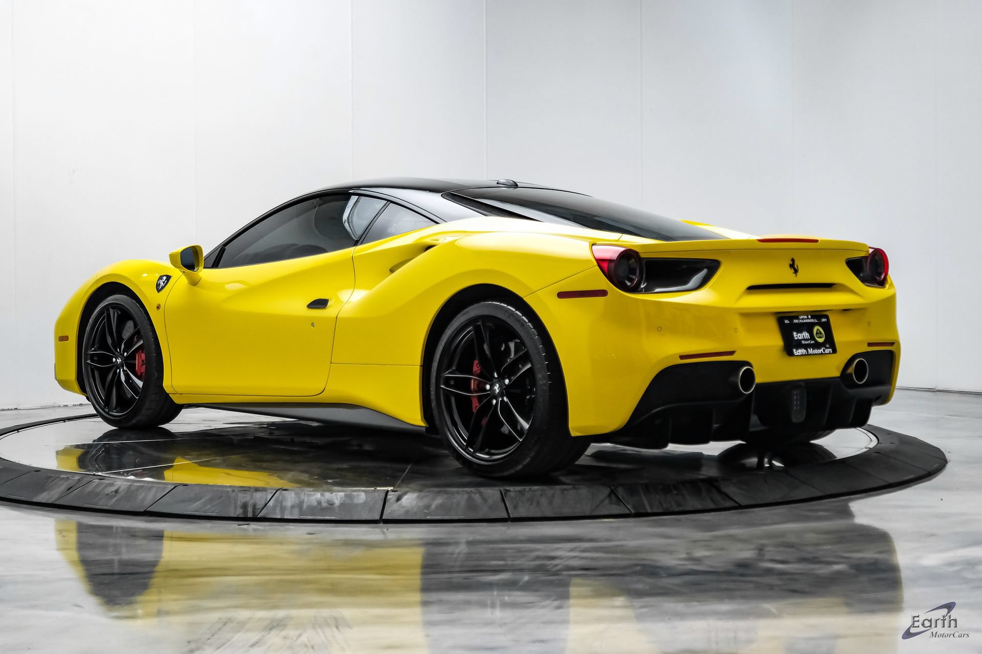 Used 2019 Ferrari 488 GTB RWD image 12