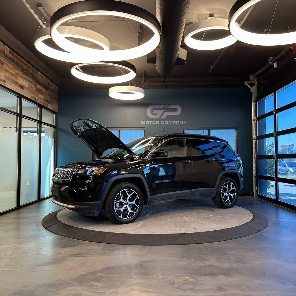 Used 2025 Jeep Compass Limited image 24
