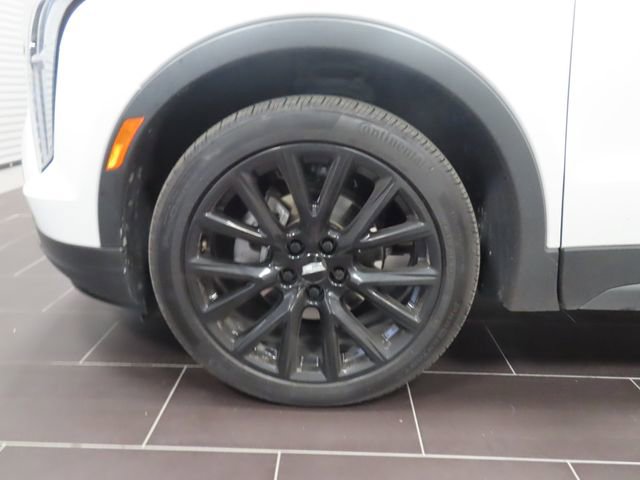 Used 2022 Cadillac XT4 Luxury w/ Cold Weather Package image 15