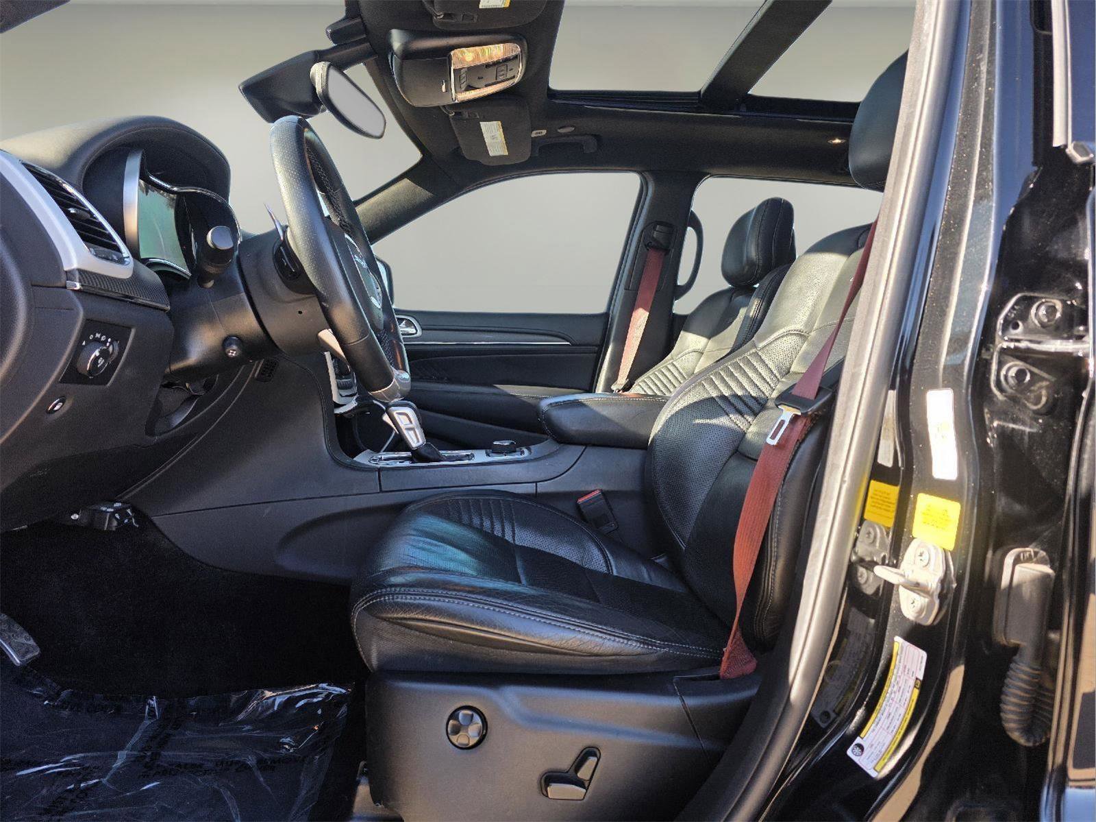 Used 2018 Jeep Grand Cherokee SRT image 4