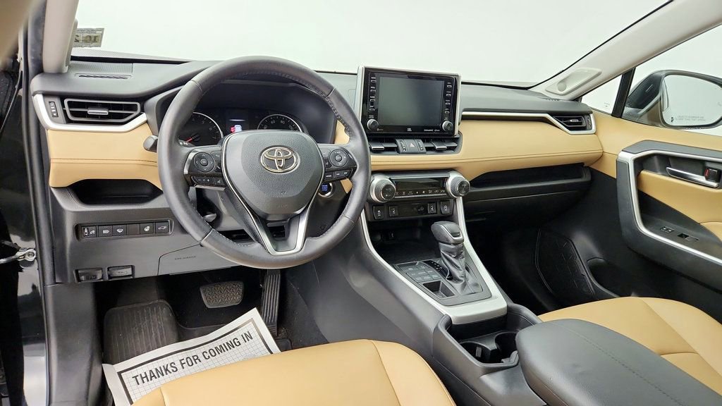 Used 2020 Toyota RAV4 XLE Premium image 13