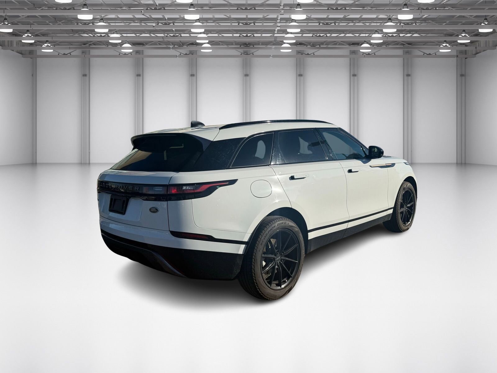 Used 2022 Land Rover Range Rover Velar R-Dynamic S image 5