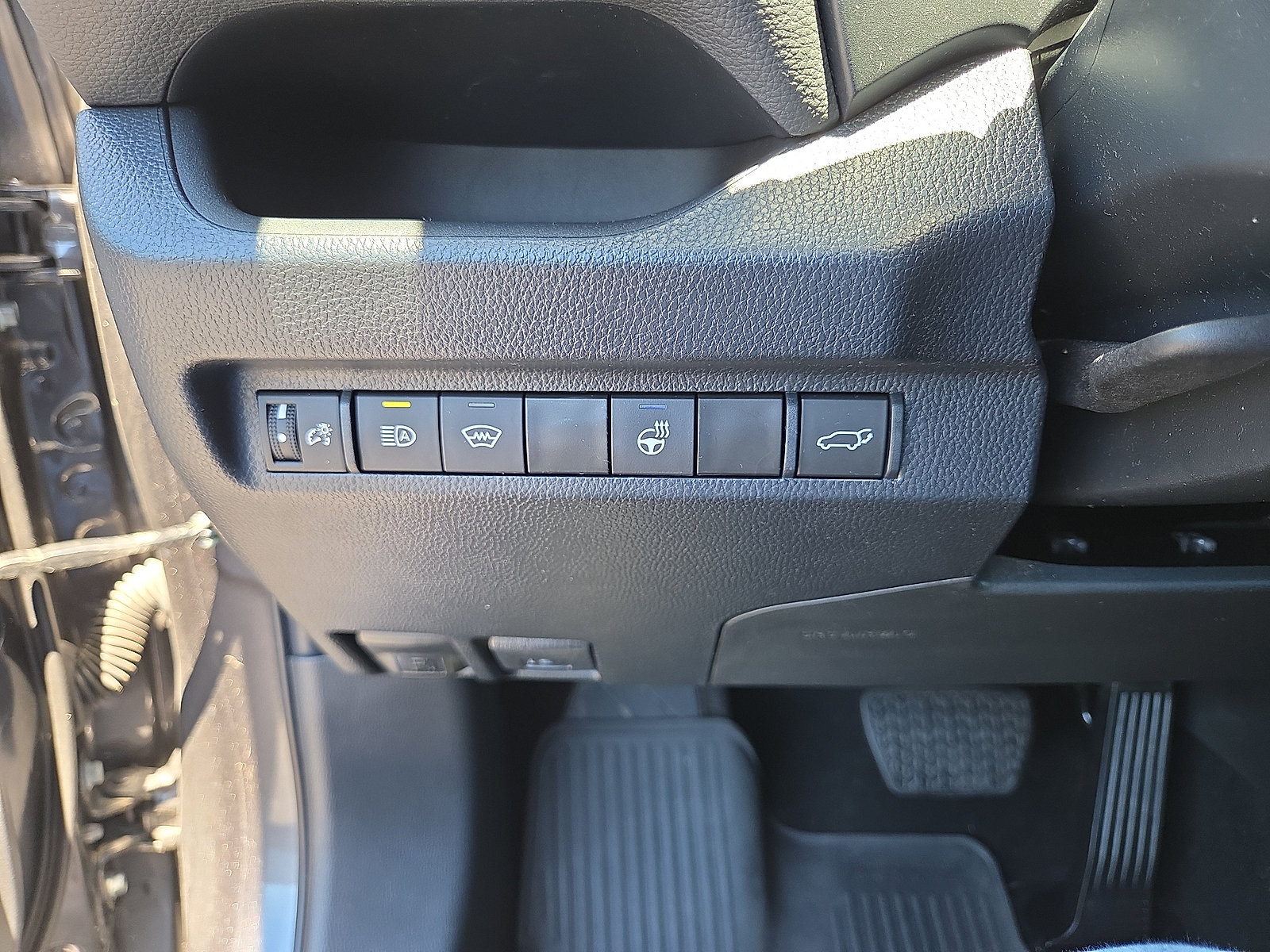 Used 2023 Toyota RAV4 XLE Premium AWD/4WD image 31