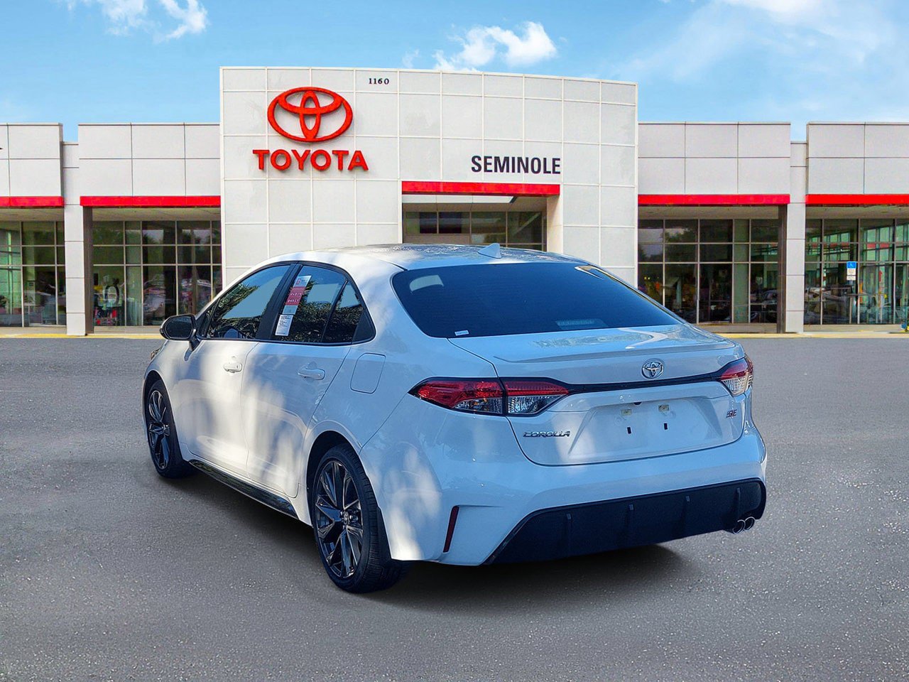 Used 2026 Toyota Corolla SE FWD image 3