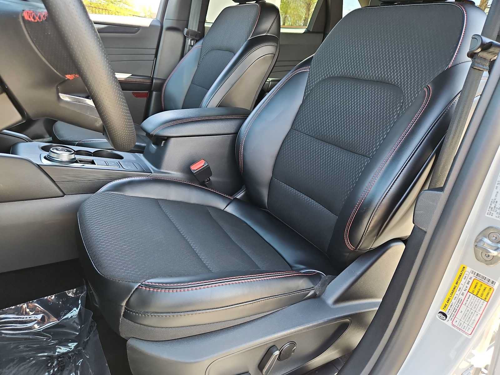 Used 2025 Ford Escape ST-Line FWD image 16