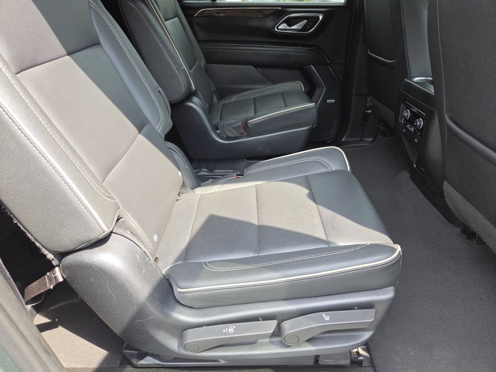 Used 2023 Chevrolet Suburban Premier AWD/4WD image 25