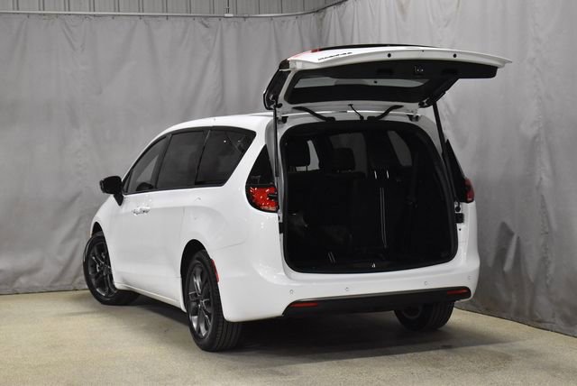 New 2026 Chrysler Pacifica Select image 32