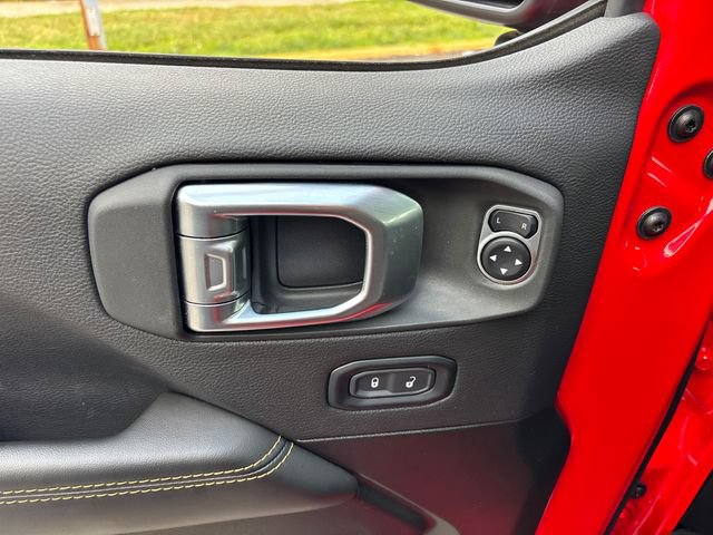 Used 2025 Jeep Wrangler Unlimited Sahara AWD/4WD image 14