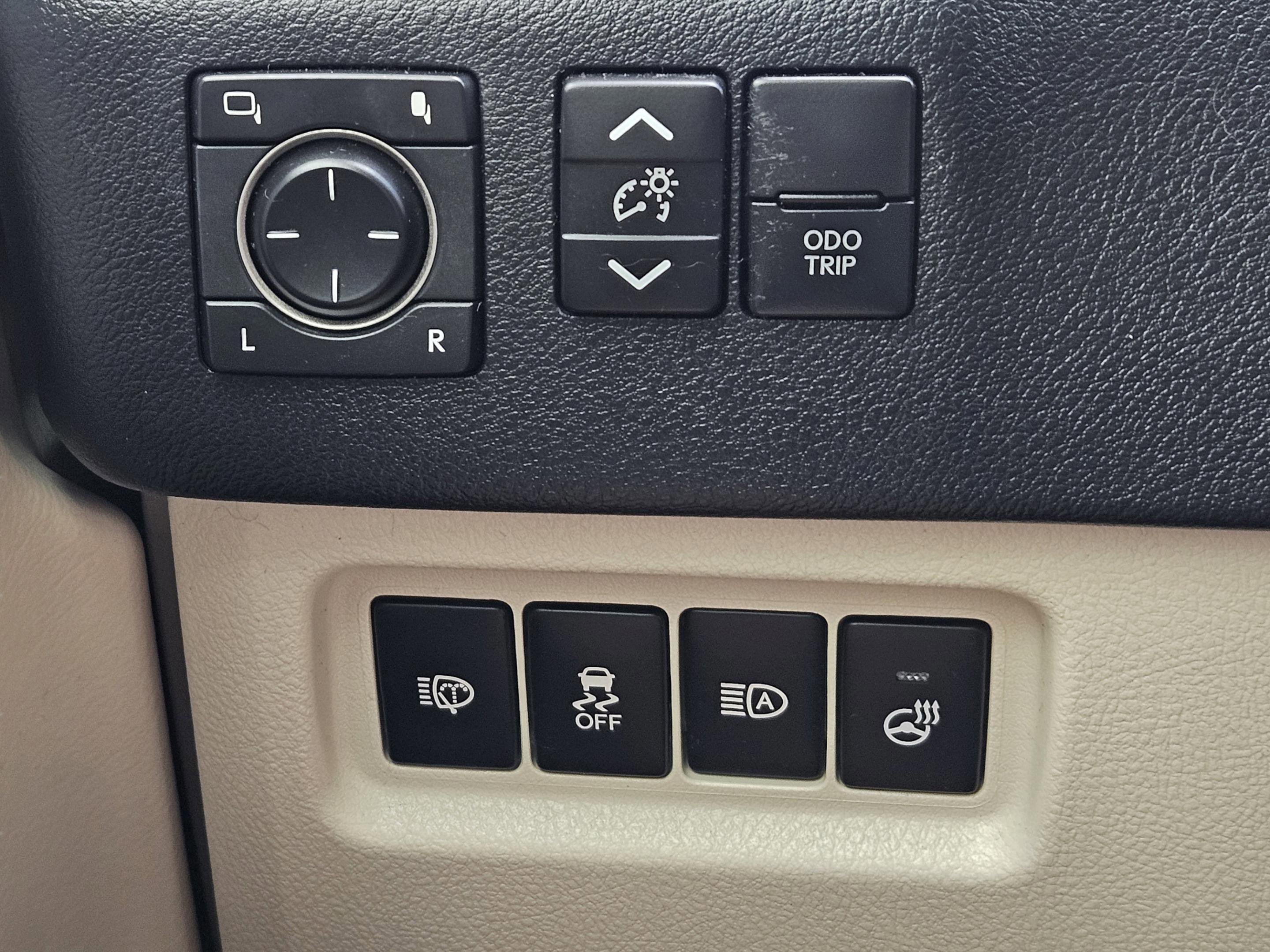 Used 2023 Lexus GX 460 Premium w/ Accessory Package image 24