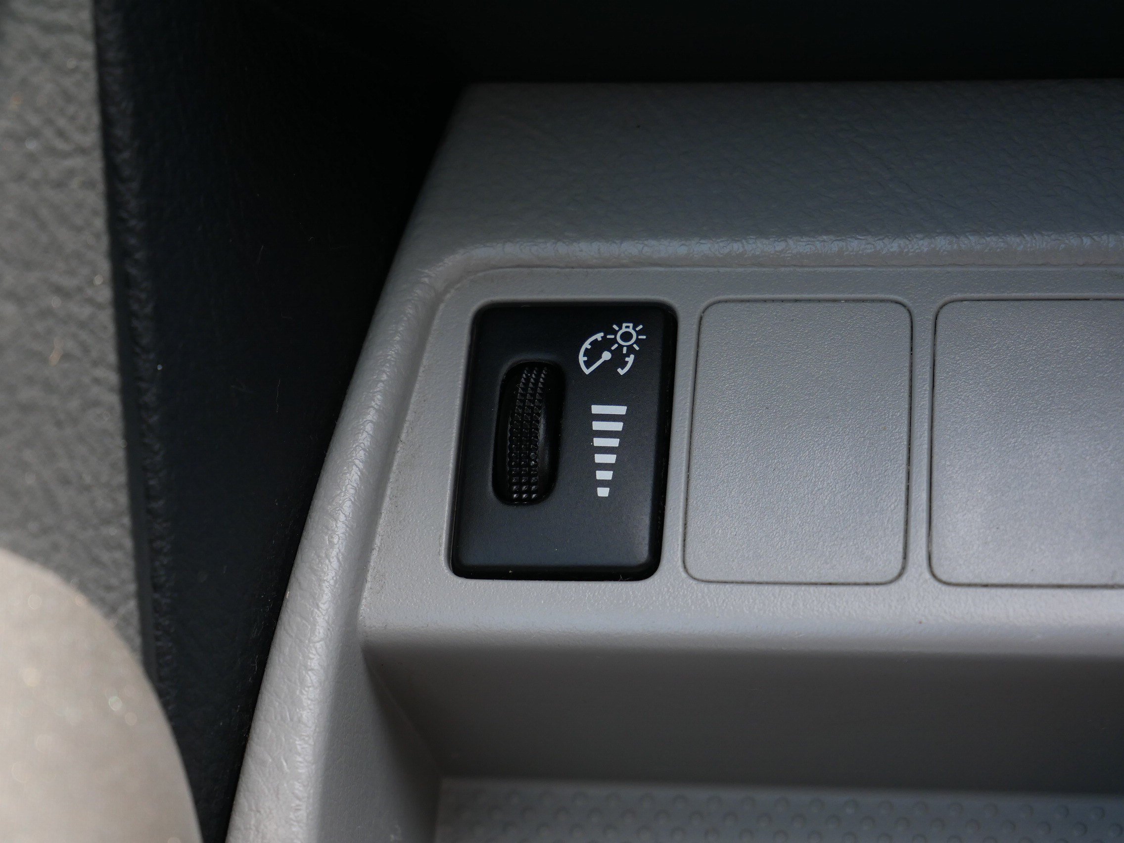 Used 2011 Toyota RAV4 2WD w/ Base L4 Extra Value Pkg image 26