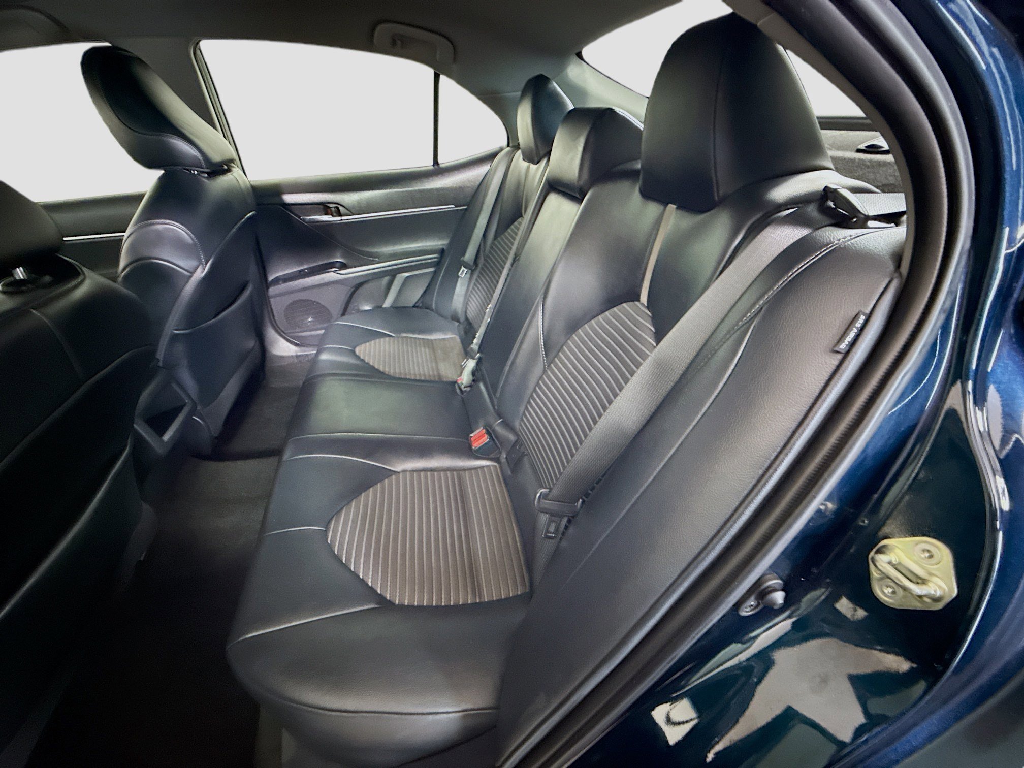 Used 2020 Toyota Camry SE FWD image 24