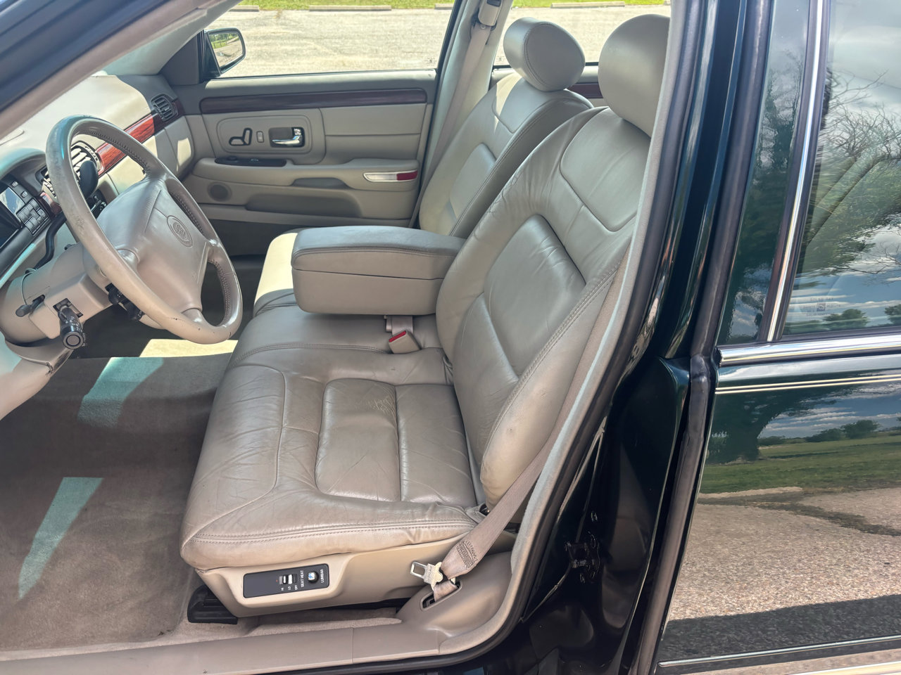 Used 1999 Cadillac De Ville Sedan w/ Comfort/Convenience Pkg image 11