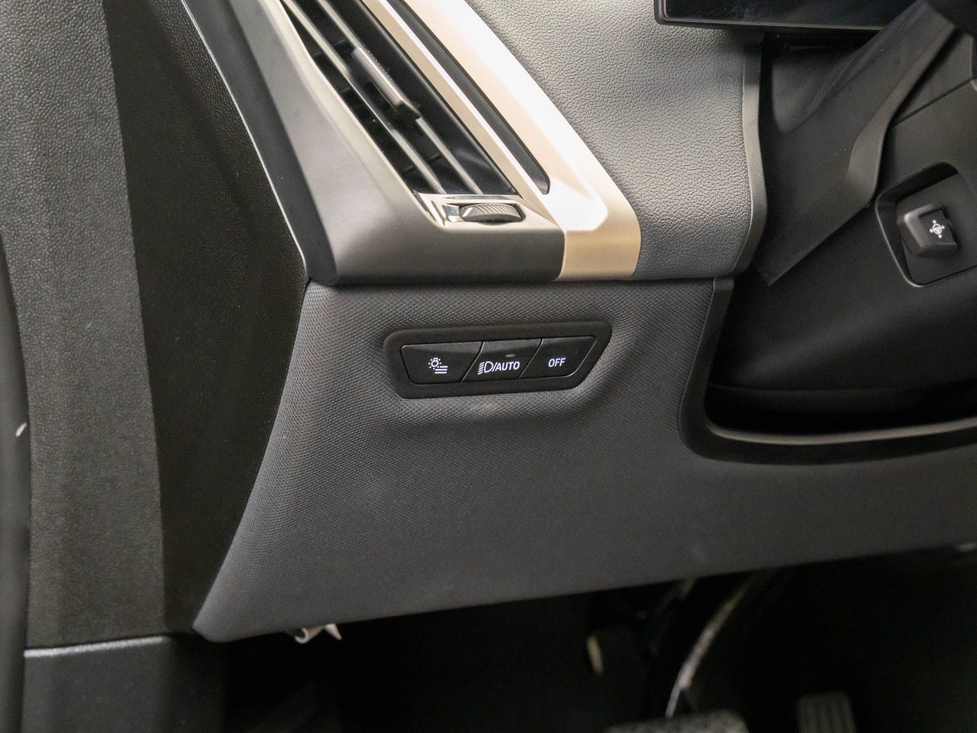 Used 2024 BMW iX xDrive50 w/ Premium Package image 21