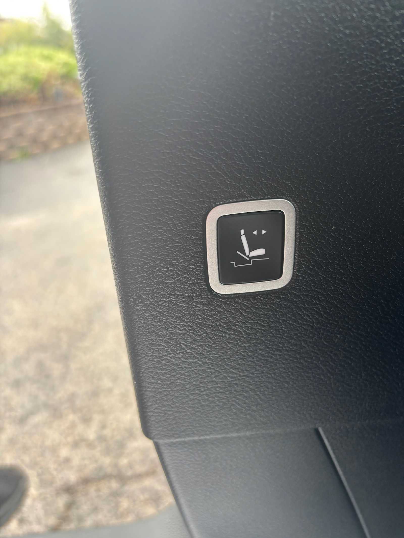 Used 2025 Chrysler Pacifica Limited FWD image 18