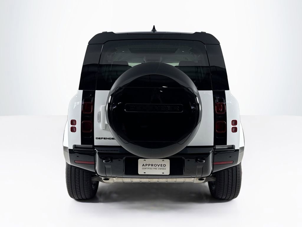 Used 2025 Land Rover Defender 110 X-Dynamic SE image 4