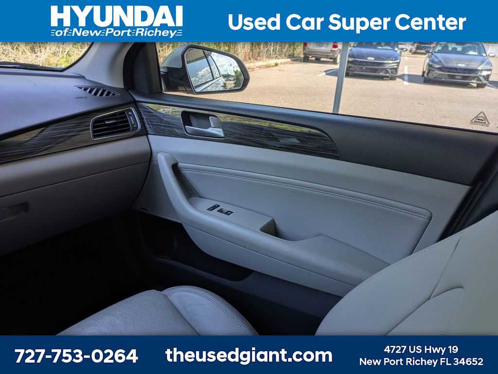 Used 2015 Hyundai Sonata Limited w/ Option Group 06 FWD image 19