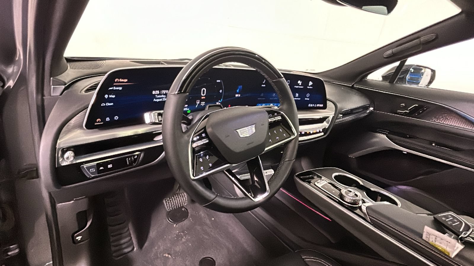 Used 2023 Cadillac Lyriq AWD image 16