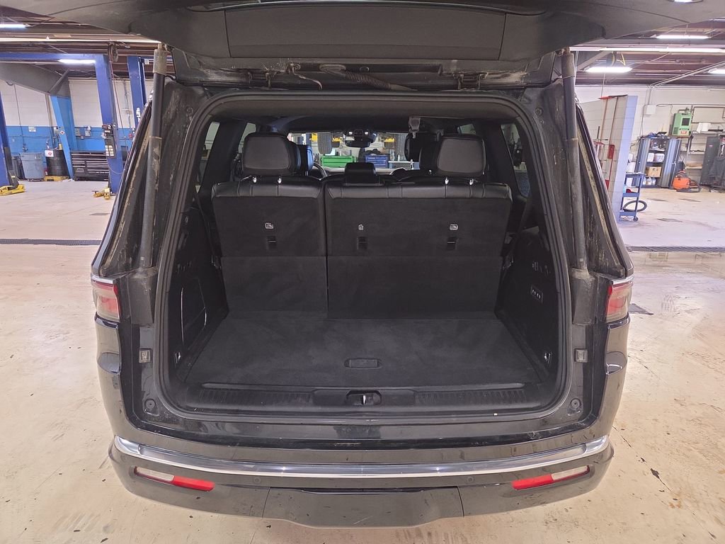 Used 2023 Jeep Wagoneer Series III w/ Preferred Equipment Group image 22