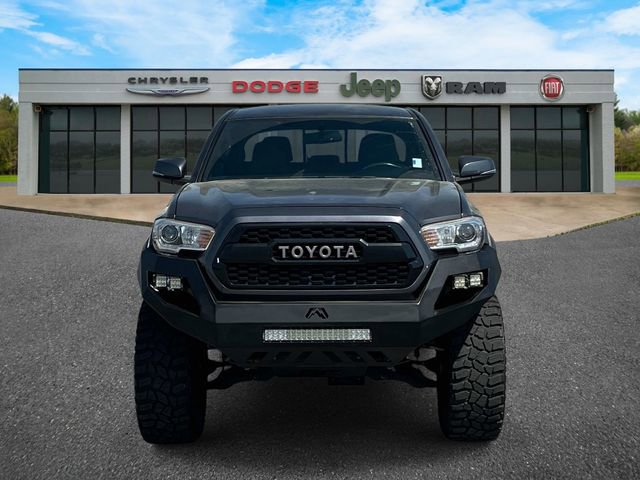 Used 2017 Toyota Tacoma TRD Sport image 31
