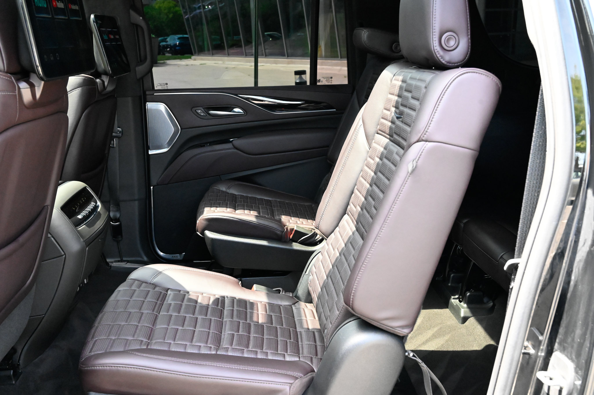 Used 2023 Cadillac Escalade ESV Sport Platinum w/ LPO, ONYX Package AWD/4WD image 37