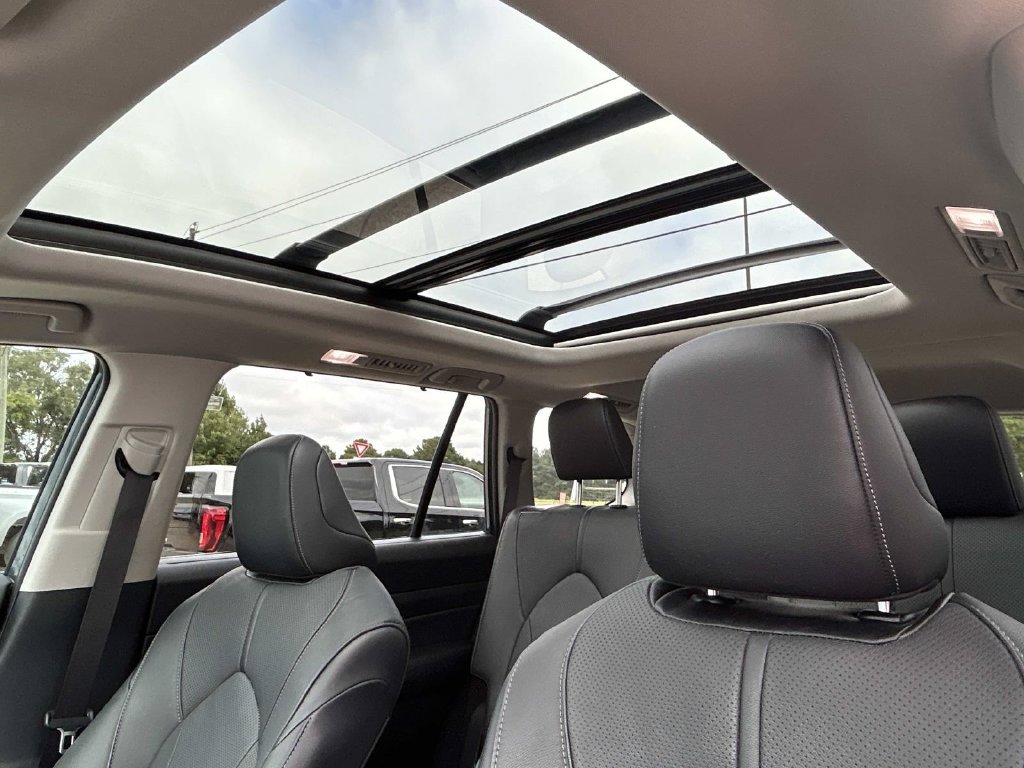 Used 2025 Toyota Grand Highlander AWD image 16