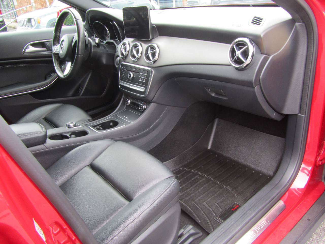 Used 2018 Mercedes-Benz GLA 250 4MATIC image 22