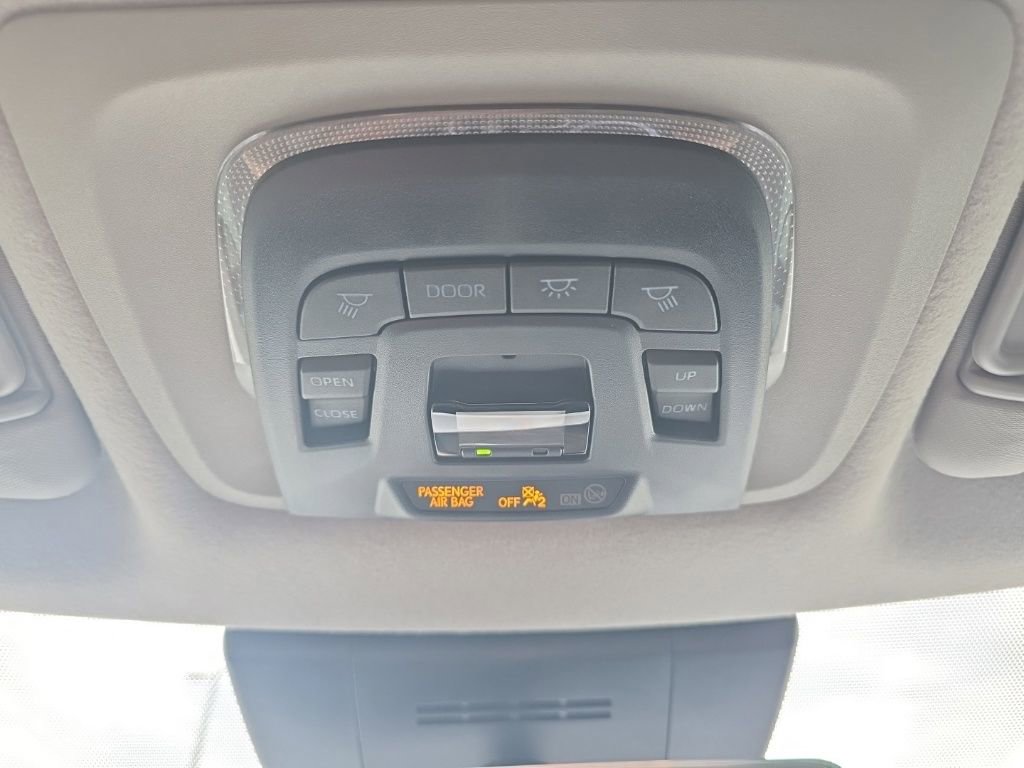 Used 2025 Toyota Corolla Cross XLE w/ Convenience Package image 28