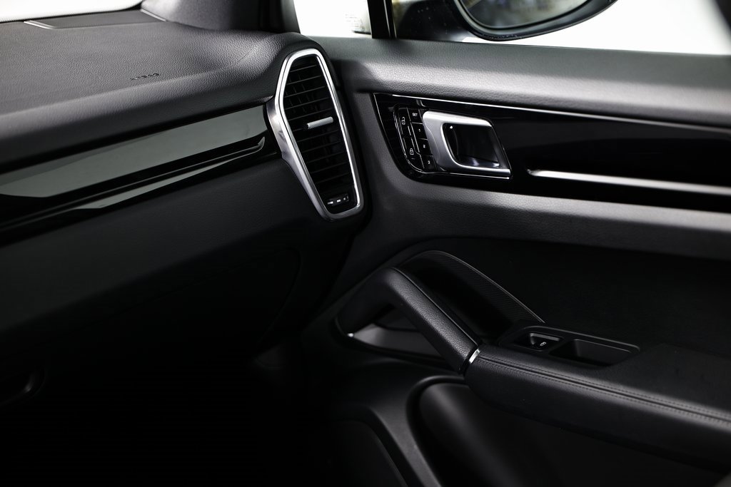 Certified 2020 Porsche Cayenne image 27