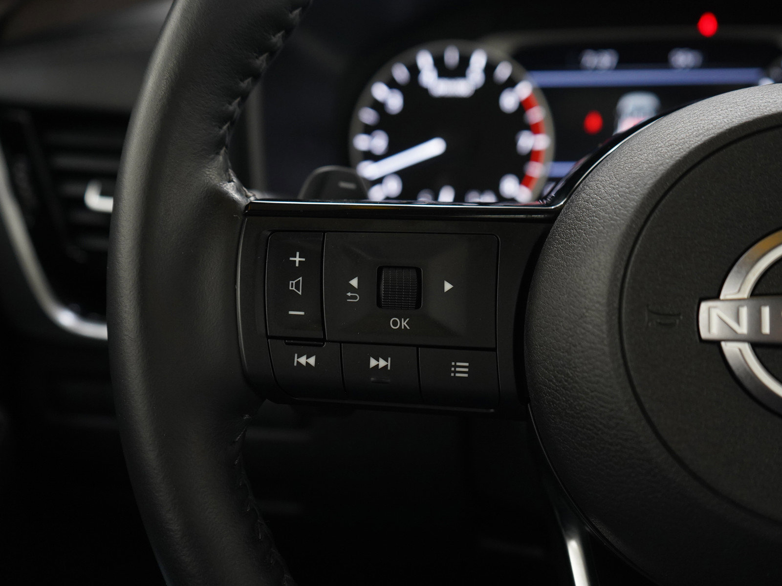 Used 2023 Nissan Rogue SL w/ SL Premium Package AWD/4WD image 28