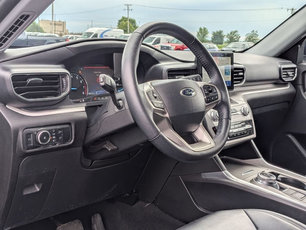Used 2024 Ford Explorer XLT w/ Equipment Group 202A AWD/4WD image 9