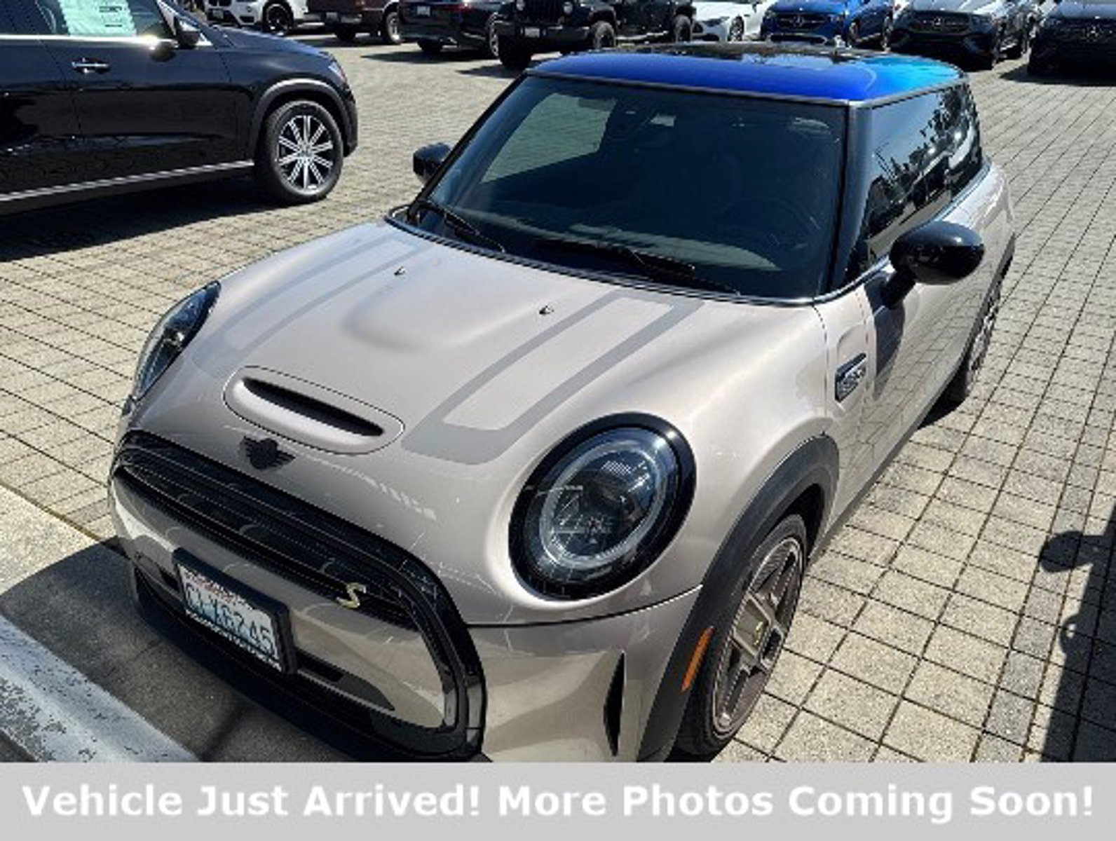 Used 2022 MINI Cooper SE image 1