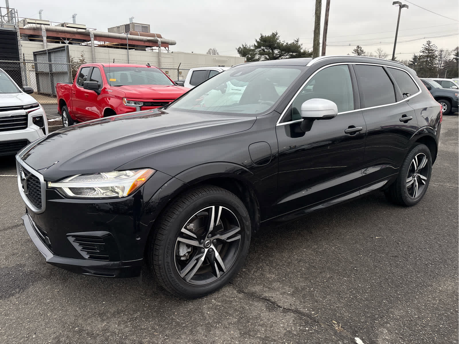 Used 2019 Volvo XC60 T8 R-Design w/ Advanced Package AWD/4WD image 3