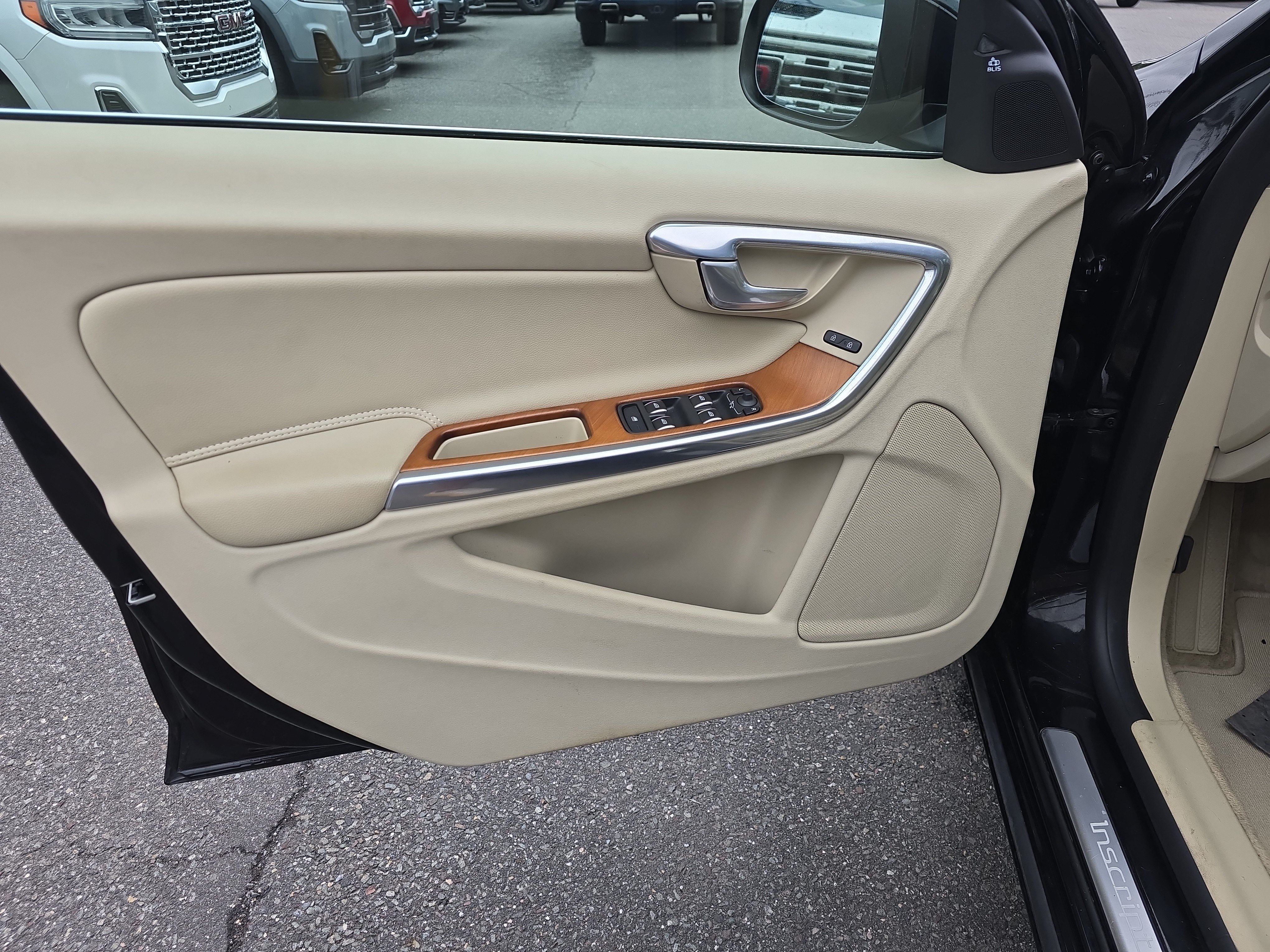 Used 2016 Volvo S60 T5 Inscription Platinum FWD image 16