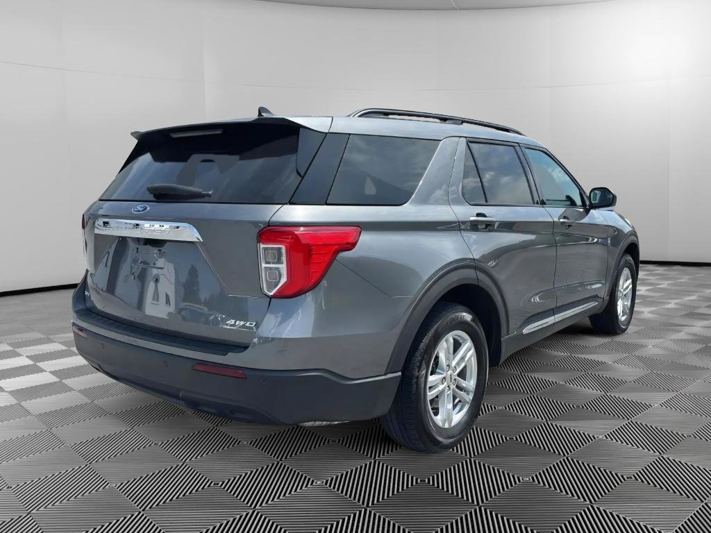 Used 2023 Ford Explorer XLT AWD/4WD image 4