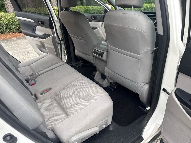 Used 2016 Toyota Highlander LE FWD image 25