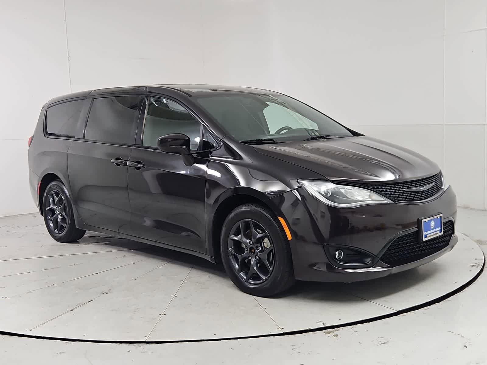 Used 2018 Chrysler Pacifica Touring Plus w/ S Appearance Package FWD image 8