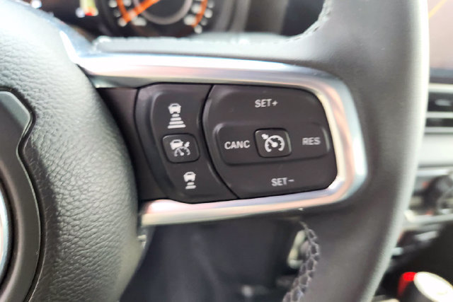 Used 2025 Jeep Wrangler Unlimited Sahara AWD/4WD image 9