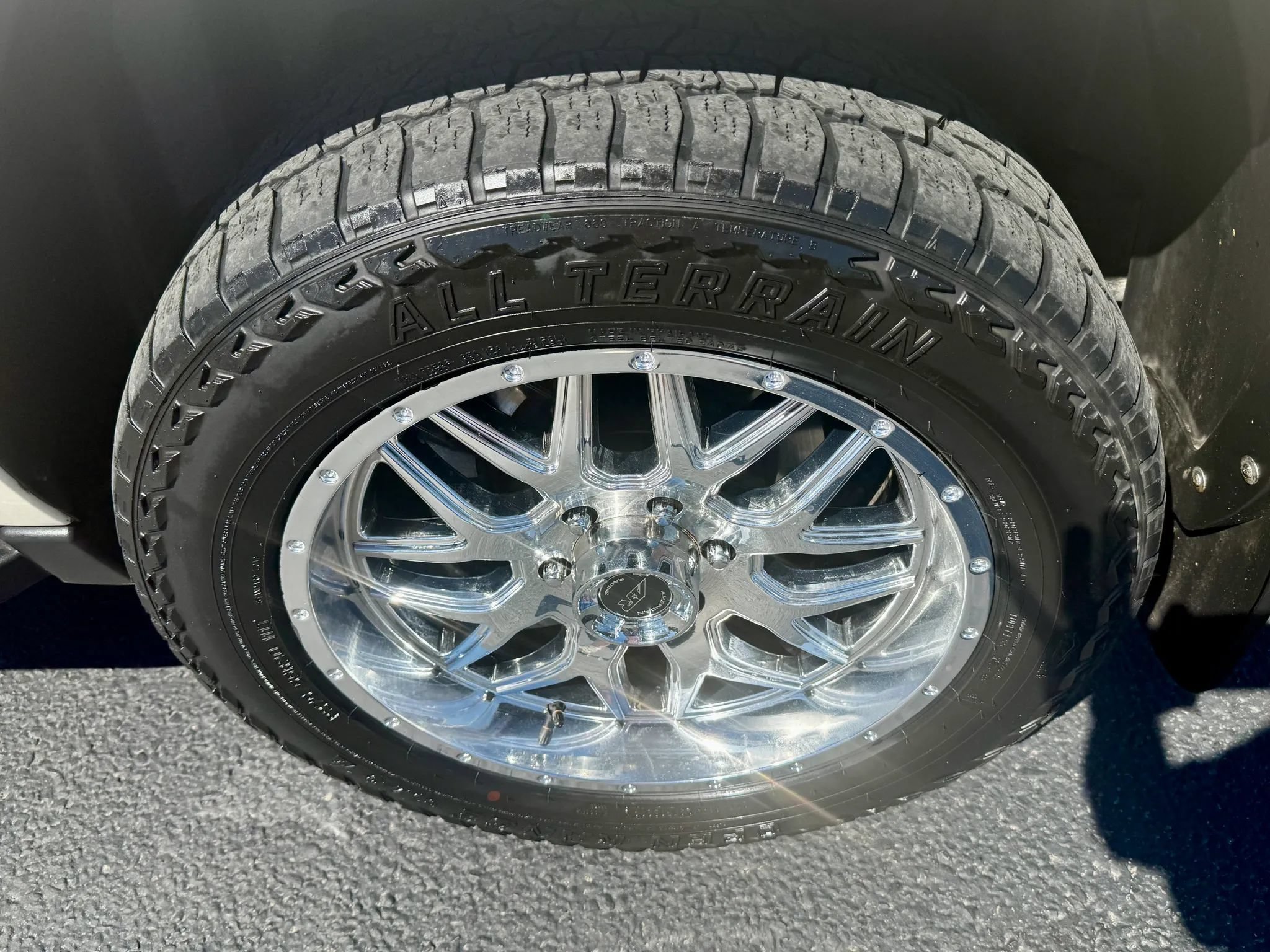 Used 2013 Chevrolet Avalanche LTZ AWD/4WD image 16